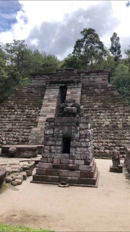 Candi Sukuh: Misteri Candi Paling Unik di Lereng Gunung Lawu