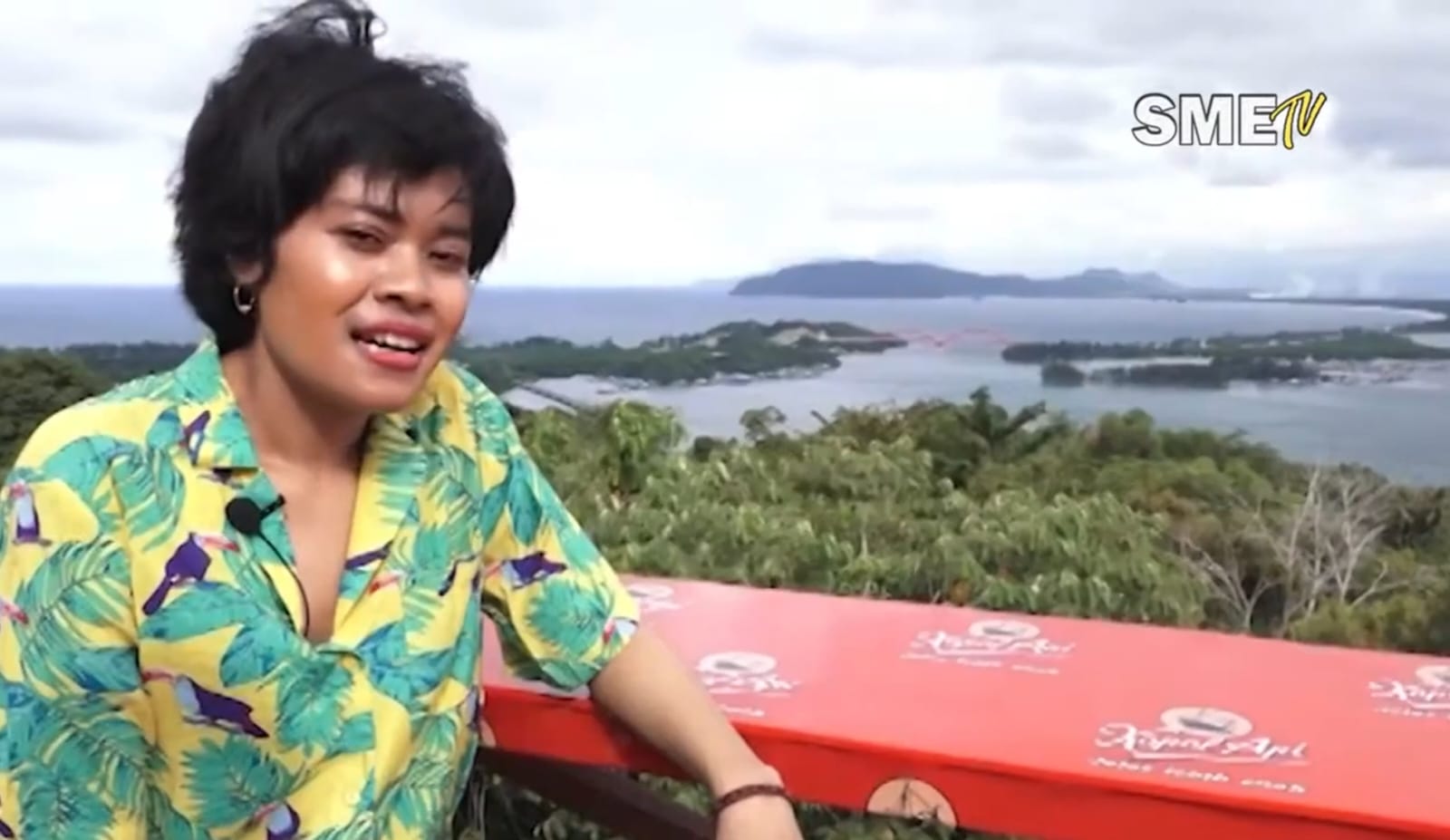 Bukit Jokowi, Menyapa Langit Papua