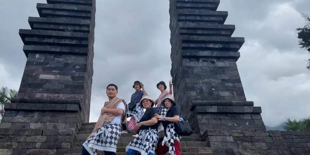 Tur Pribadi Sehari ke Solo & Lereng Lawu — Jejak Sejarah dan Alam Jawa dari Yogyakarta