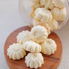 Kue Bangkit Susu – Klasik Melayu yang Lumer & Renyah