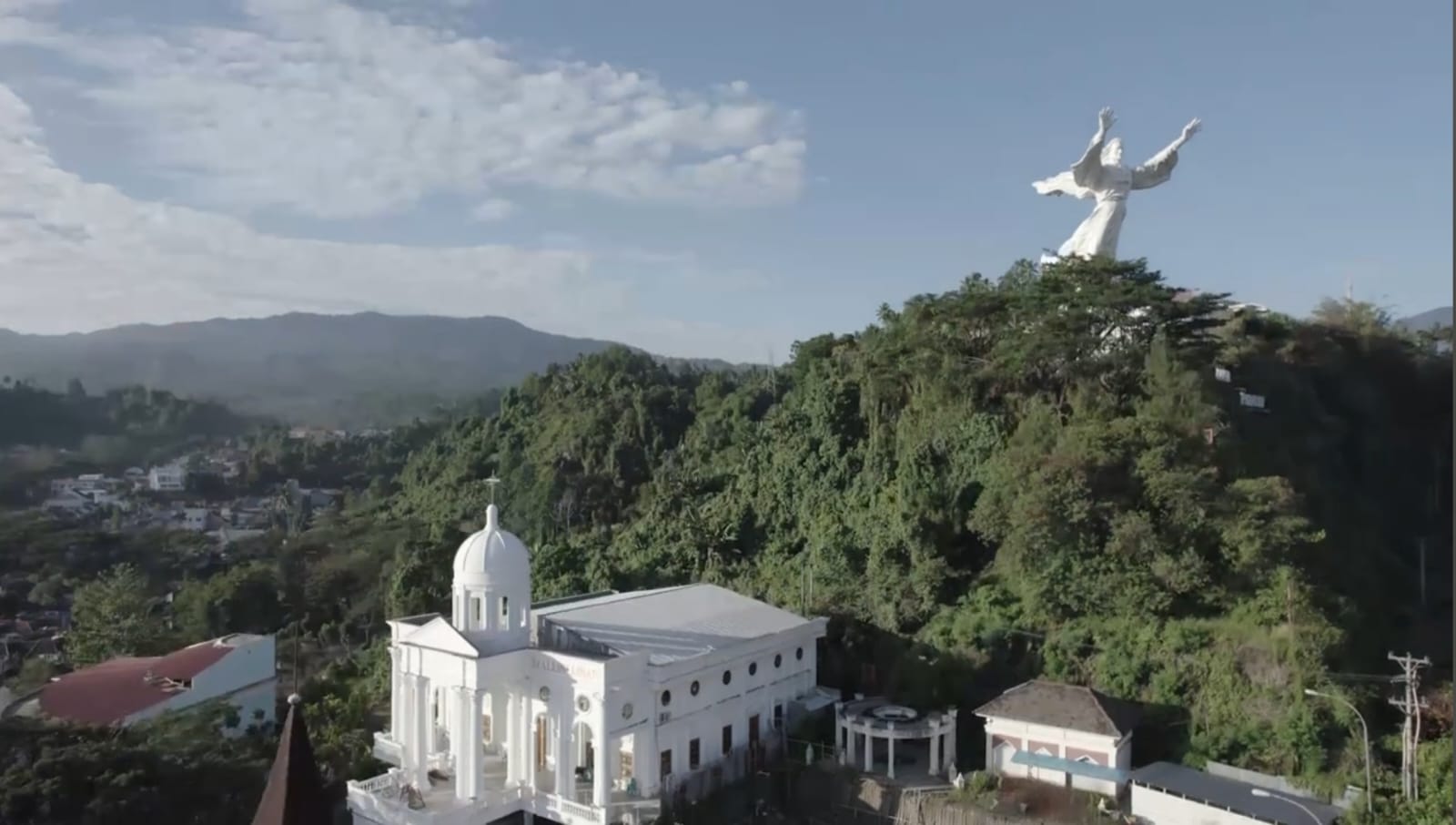 Patung Yesus Memberkati di Manado: Simbol Iman dan Ikon Wisata Sulawesi Utara