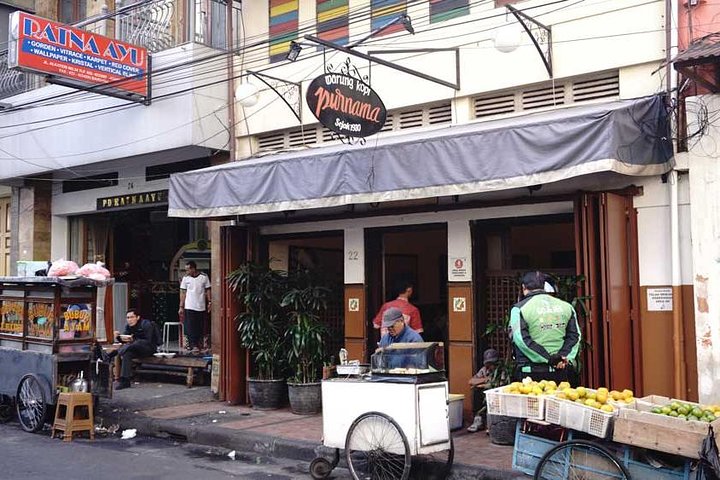 Paket Bandung Food Tour — 3,5 Jam Menjelajah Rasa & Sejarah Kuliner Kota Kembang