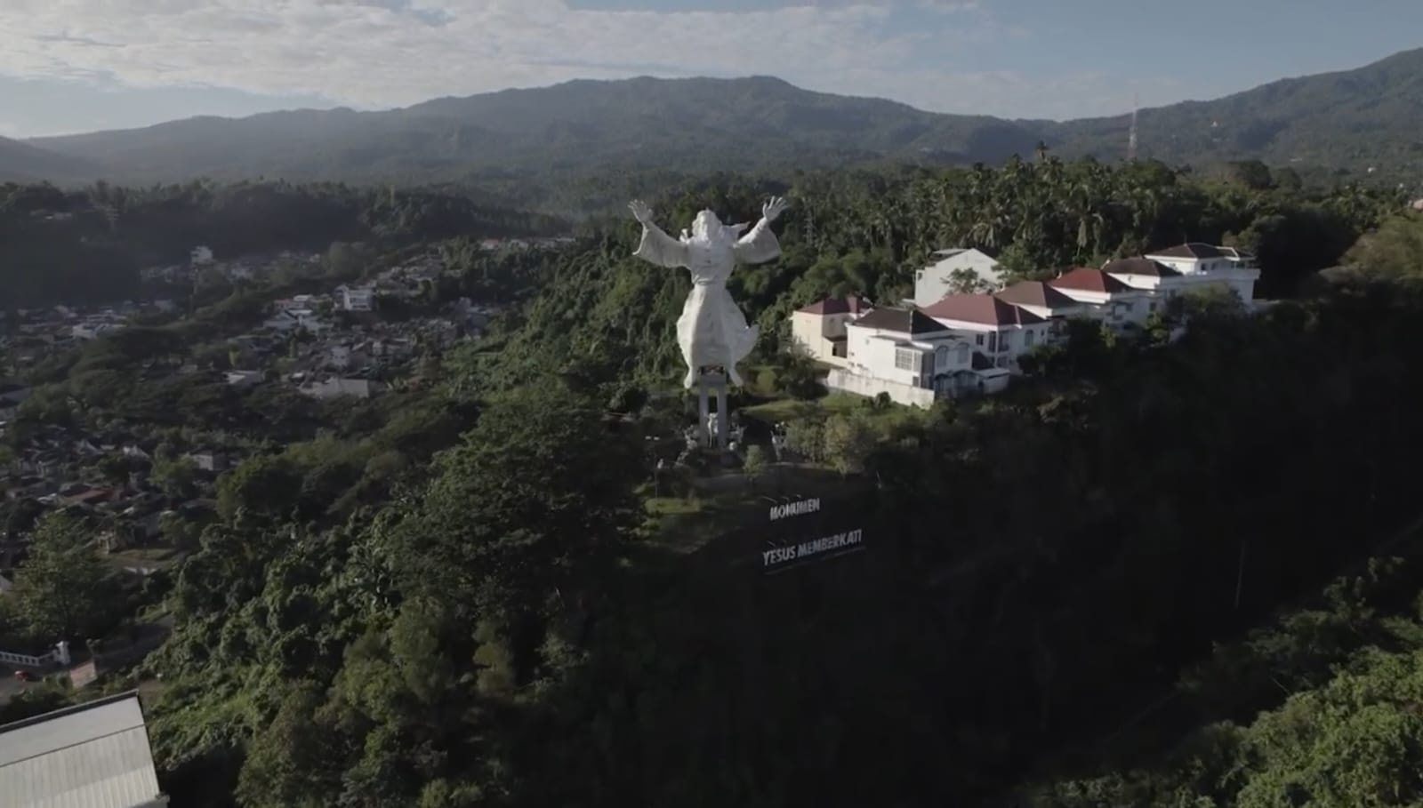 Patung Yesus Memberkati di Manado: Simbol Iman dan Ikon Wisata Sulawesi Utara