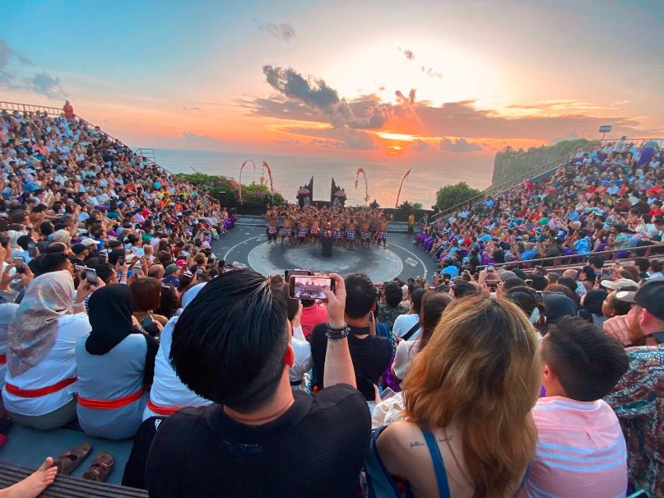 Galeri Tur Tari Kecak Api Uluwatu Bali