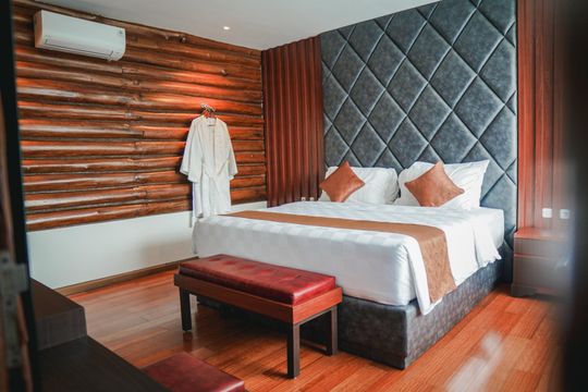 Galeri Rancabango Hotel & Resort Garut berada di Tarogong Kaler.