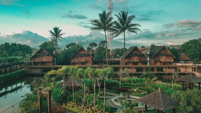 Galeri Rancabango Hotel & Resort Garut berada di Tarogong Kaler.