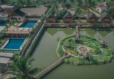 Galeri Rancabango Hotel & Resort Garut berada di Tarogong Kaler.