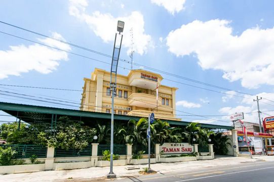 Galeri RED DOORS TAMANSARI KARANGANYAR