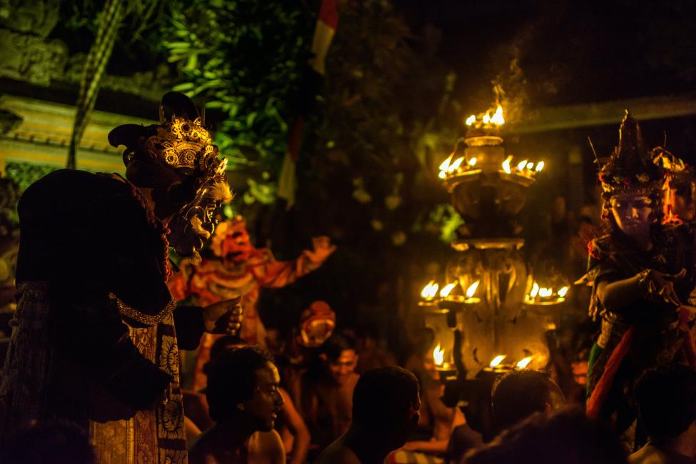 Galeri Tur Tari Kecak Api Uluwatu Bali