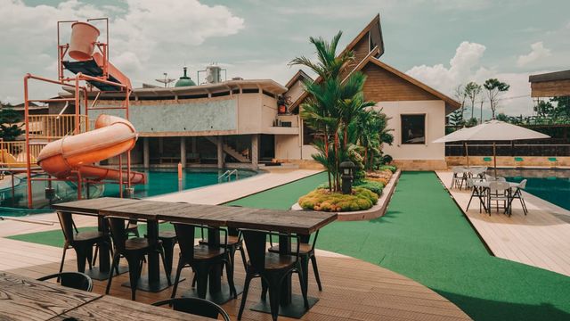 Galeri Rancabango Hotel & Resort Garut berada di Tarogong Kaler.